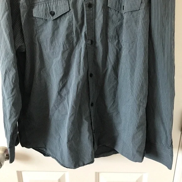 Calvin klein 100% cotton long sleeve button down stripe shirt - Picture 3 of 9